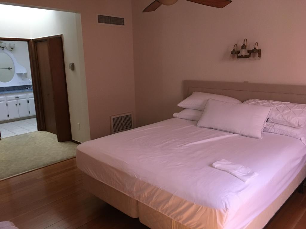 Hotel Burgess Reedley Eksteriør billede