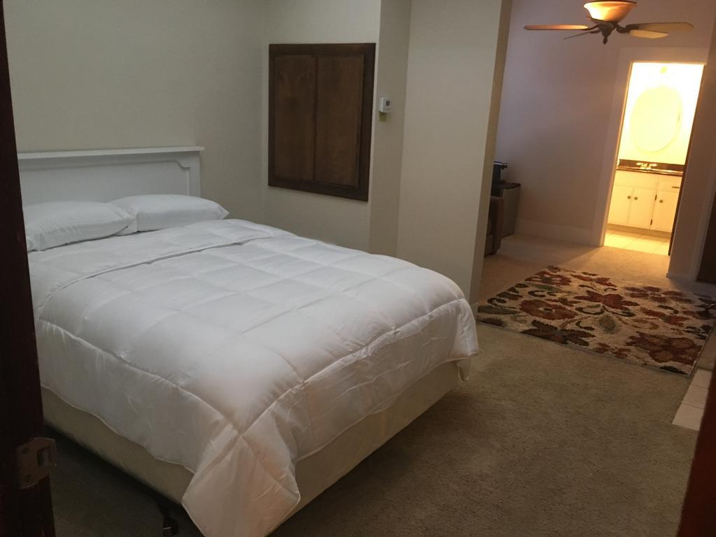 Hotel Burgess Reedley Eksteriør billede